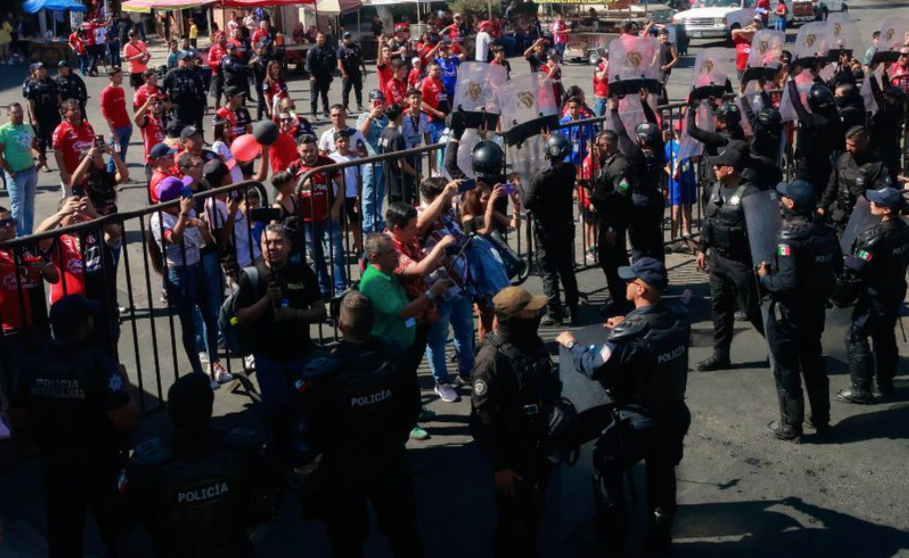 Aficionado de Atlas es detenido previo al duelo ante Gallos Blancos